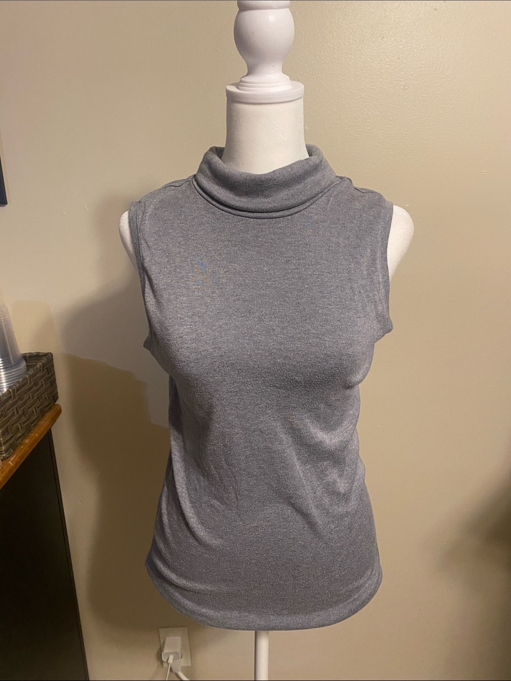 Banana Republic Sleeveless Mock Neck Tank Top in Heather Gray